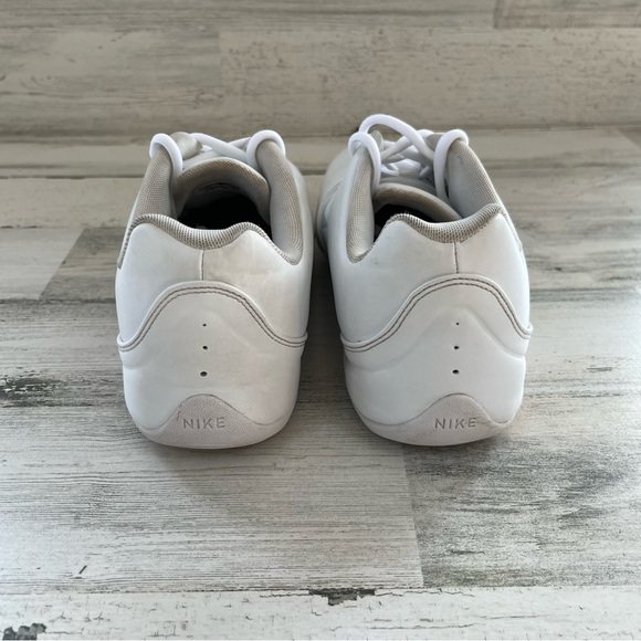 Nike Women’s Sport Lace up Cheer Shoes Size 10.5 Man Made Materials - Picture 8 of 9